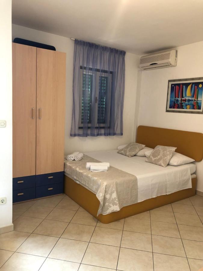 Apartments Josip Бол Екстериор снимка