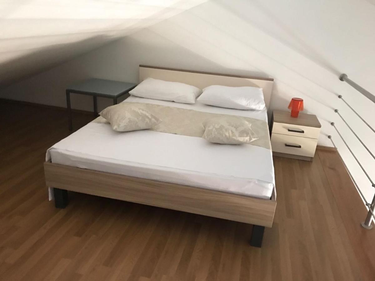 Apartments Josip Бол Екстериор снимка